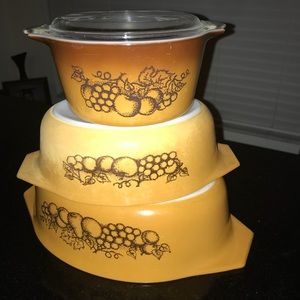 Vintage Pyrex Old Orchard 1974